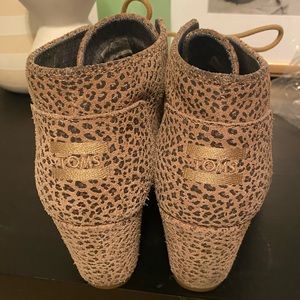 Tom’s cheetah print wedges
